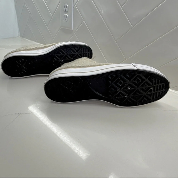 Converse Chuck Taylor All Star Lift Platform Sherpa Shoes Women’s Size 10 Casual - Picture 12 of 16